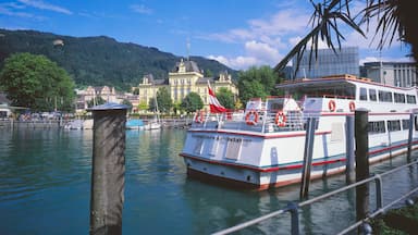 Bregenz que incluye un ferry, un puerto deportivo y un río o arroyo