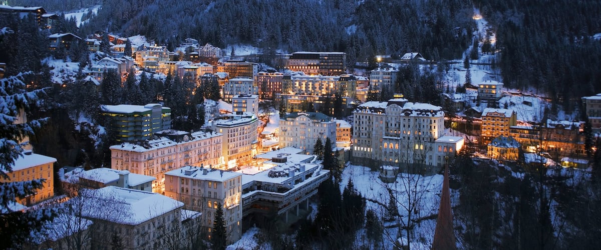 Bad Gastein mostrando neve e cenas noturnas
