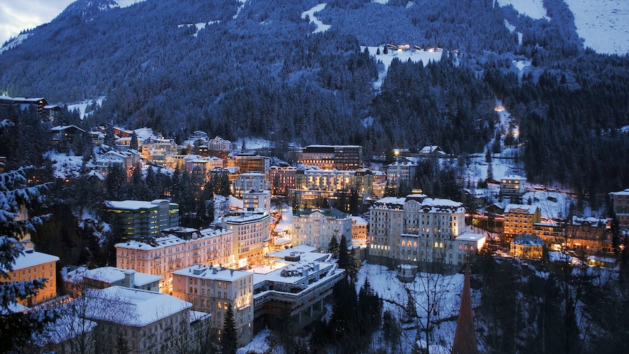 Bad Gastein showing snow and night scenes