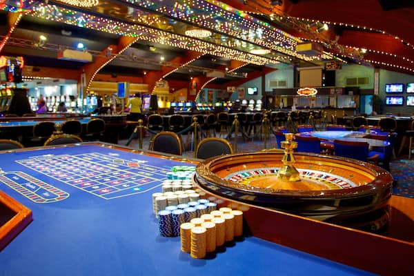 Hollywood Casino qui includes casino et vues intérieures