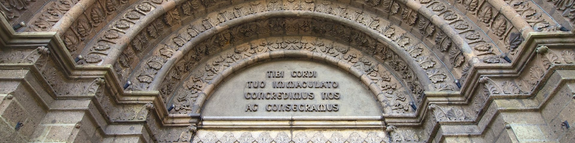 Catedral de Manila mostrando una iglesia o catedral, patrimonio de arquitectura y señalización