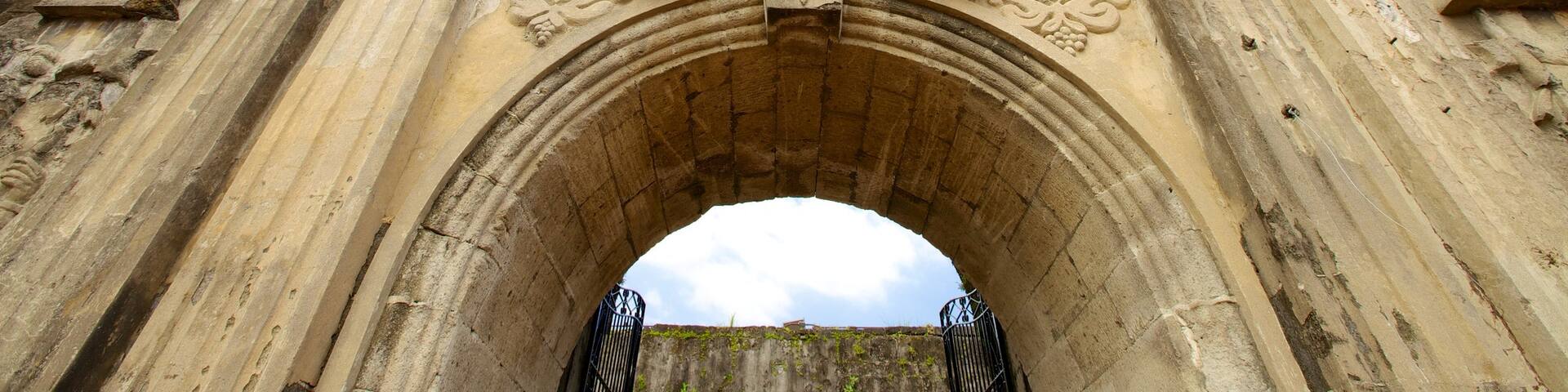 Fort Santiago which includes chateau or palace, heritage architecture and heritage elements