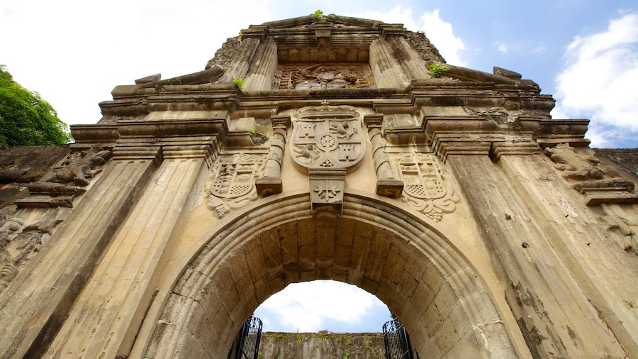 Fort Santiago which includes chateau or palace, heritage architecture and heritage elements