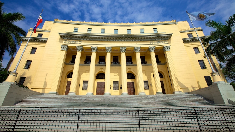 National Museum of the Filipino People featuring street scenes, heritage architecture and an administrative buidling