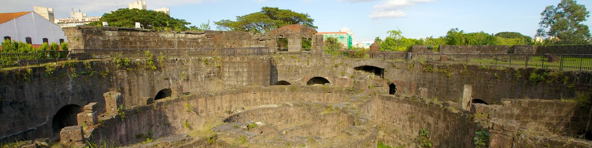 Baluarte de San Diego featuring heritage architecture, building ruins and heritage elements