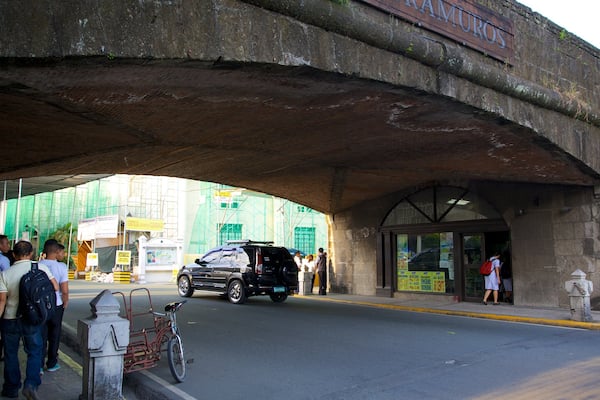 Baluarte de San Andres welches beinhaltet Stadt, Brücke und historische Architektur