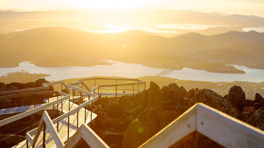 Mt. Wellington montrant vues littorales, vues et coucher de soleil