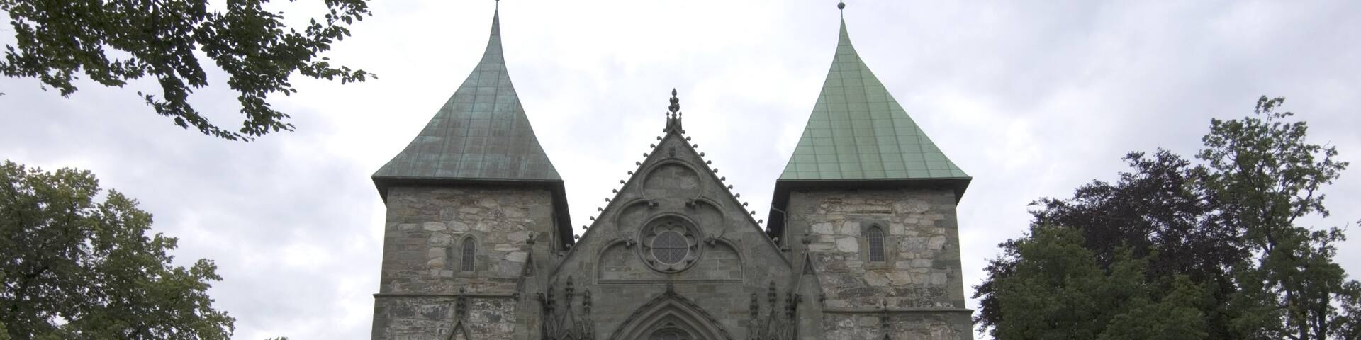 Stavanger Cathedral showing a church or cathedral, religious elements and flowers