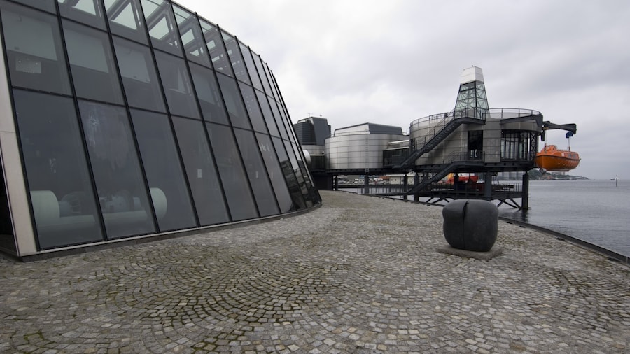 Norwegian Petroleum Museum featuring modern architecture
