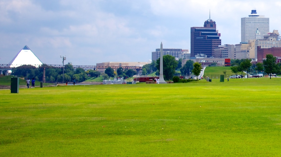 Memphis showing a city and a garden