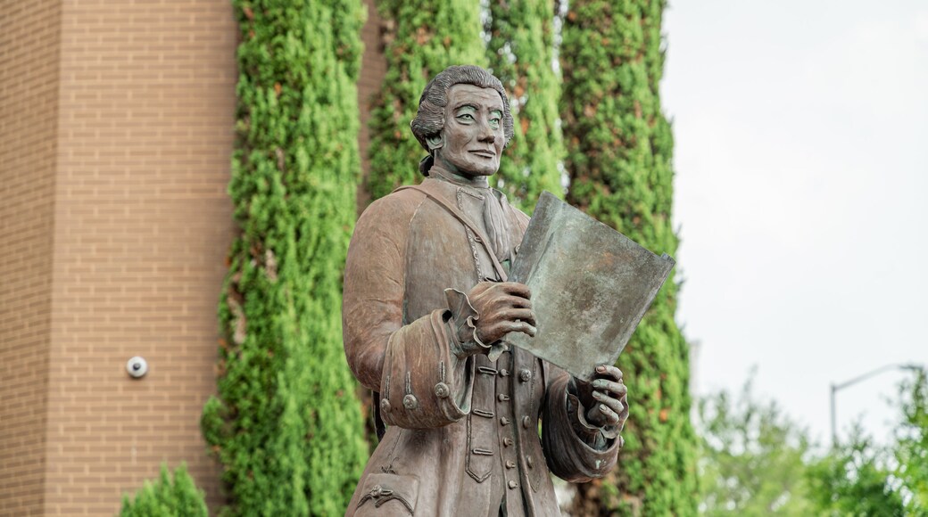 Portsmouth showing a statue or sculpture