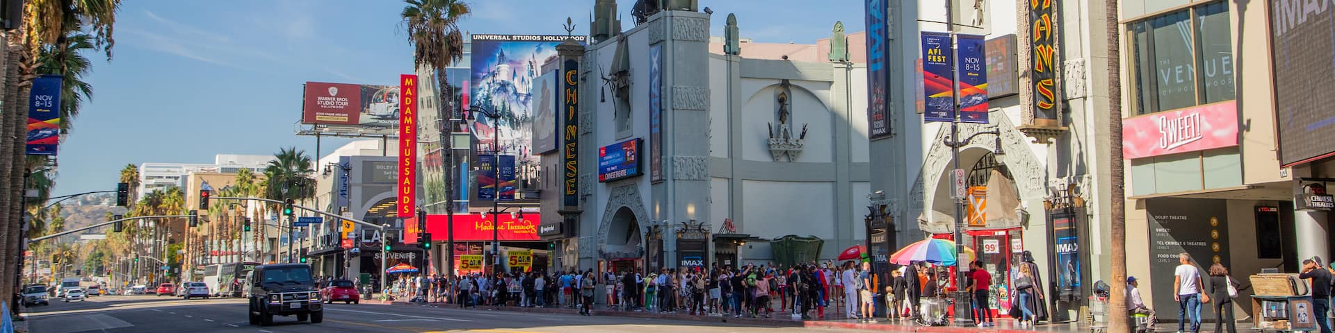 TCL Chinese Theatre showing street scenes