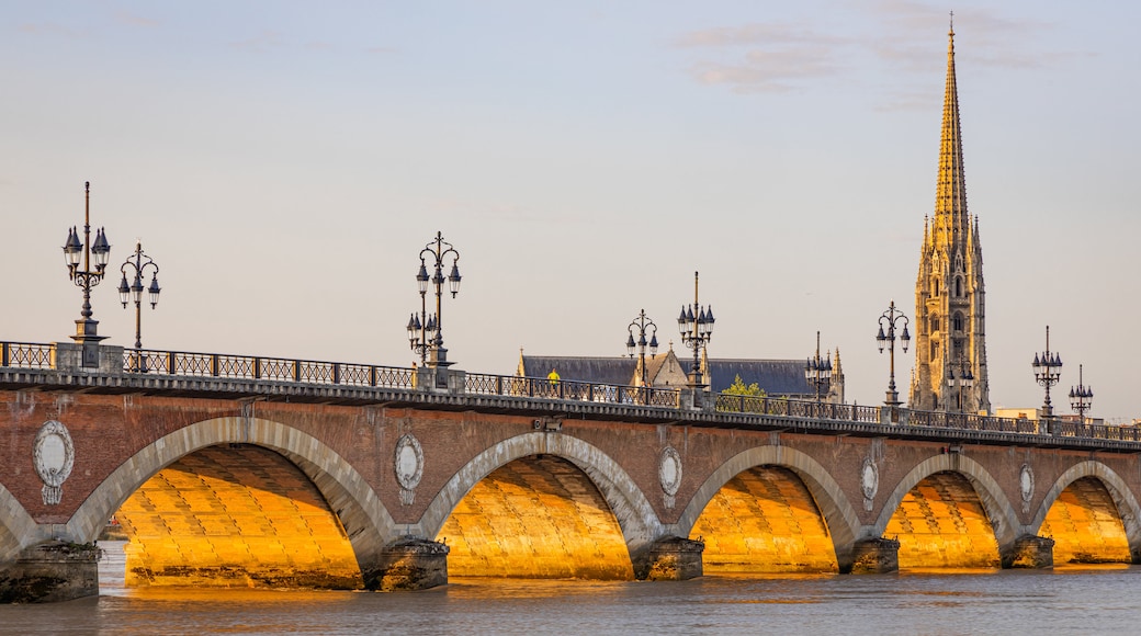 ecroulement pont de pierre tours