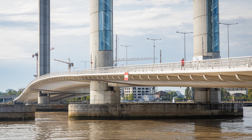 Pont Jacques-Chaban-Delmas