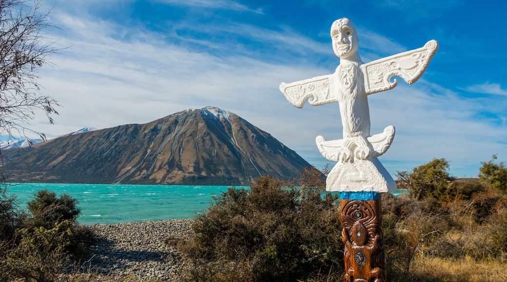 Lake Ohau which includes a lake or waterhole, indigenous culture and mountains