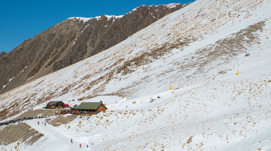 Ohau Skifield which includes snow and mountains