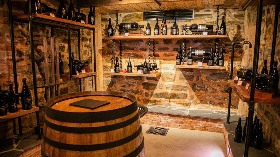 Brockenchack Vineyard showing interior views