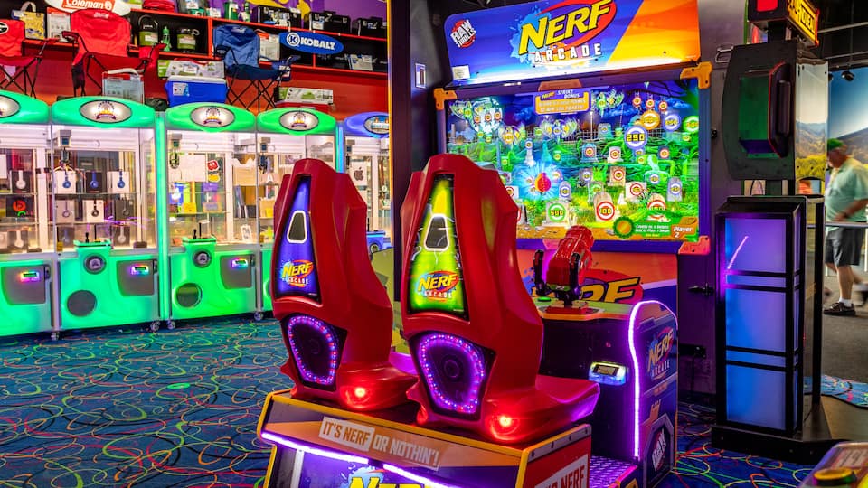 Arcade City featuring interior views