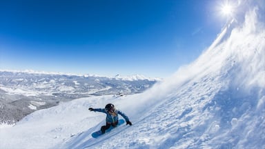 Breckenridge which includes snow boarding, mountains and snow