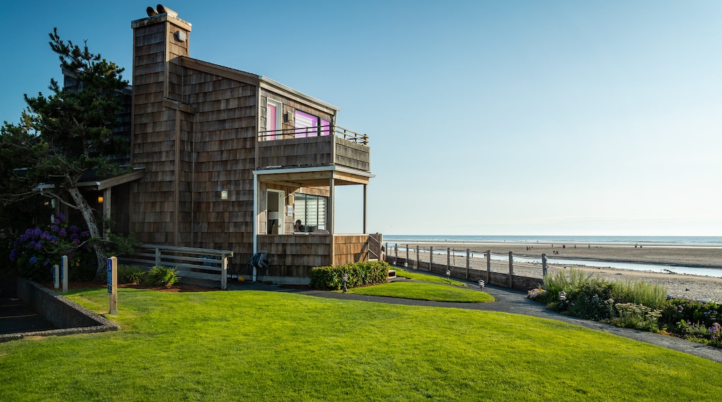 Cannon Beach showing a coastal town, a house and general coastal views