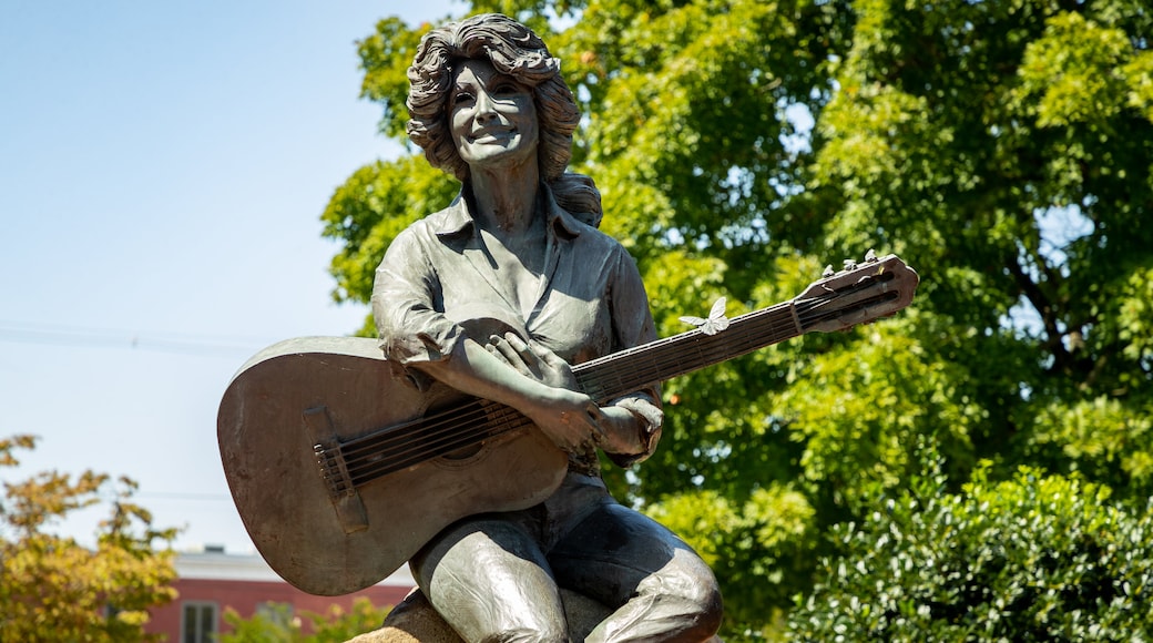 Dolly Parton Statue