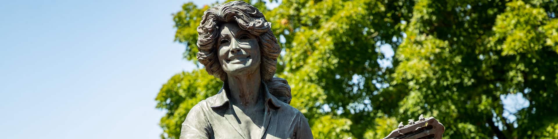 Dolly Parton Statue