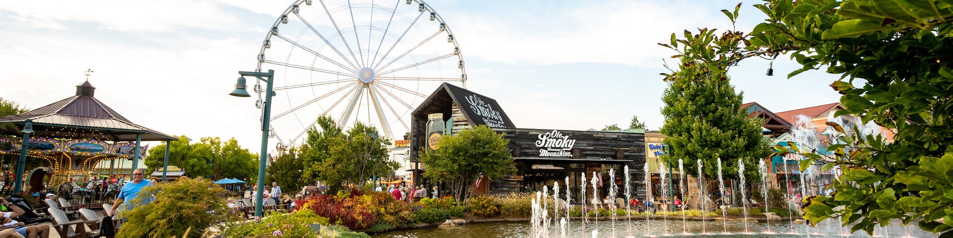 Island at Pigeon Forge which includes a fountain