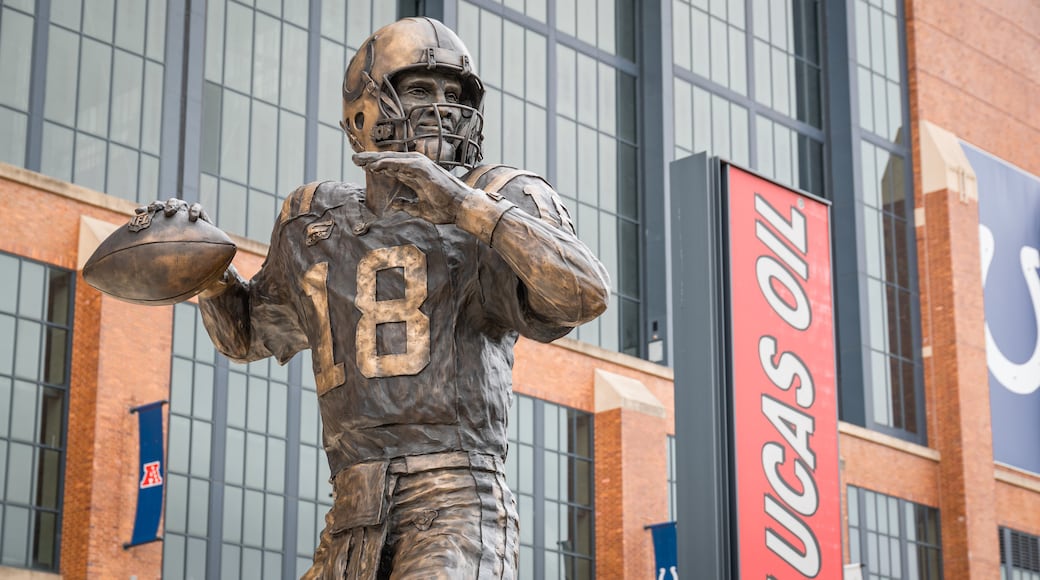 Lucas Oil Stadium showing a statue or sculpture