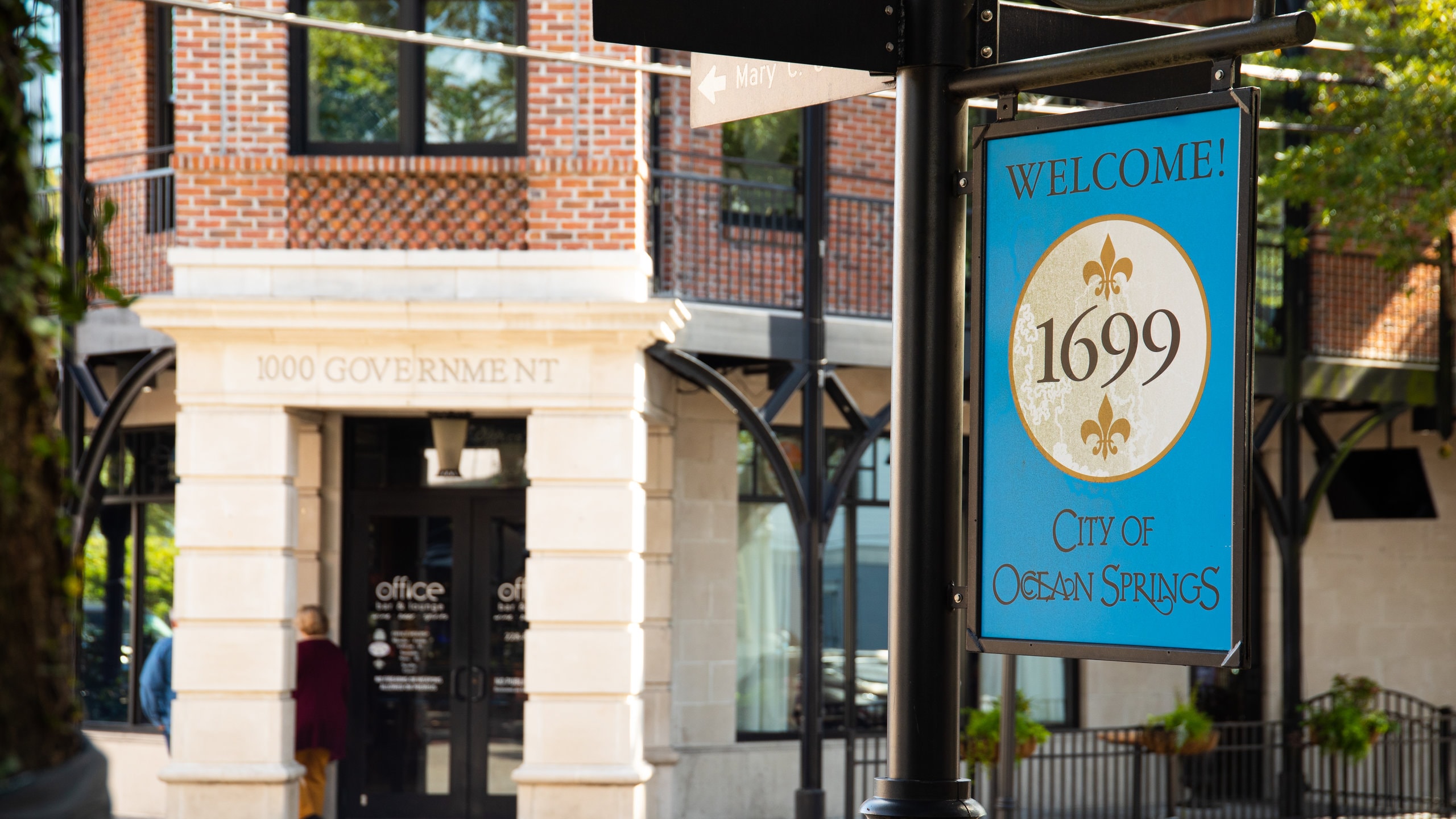 Ocean Springs which includes signage