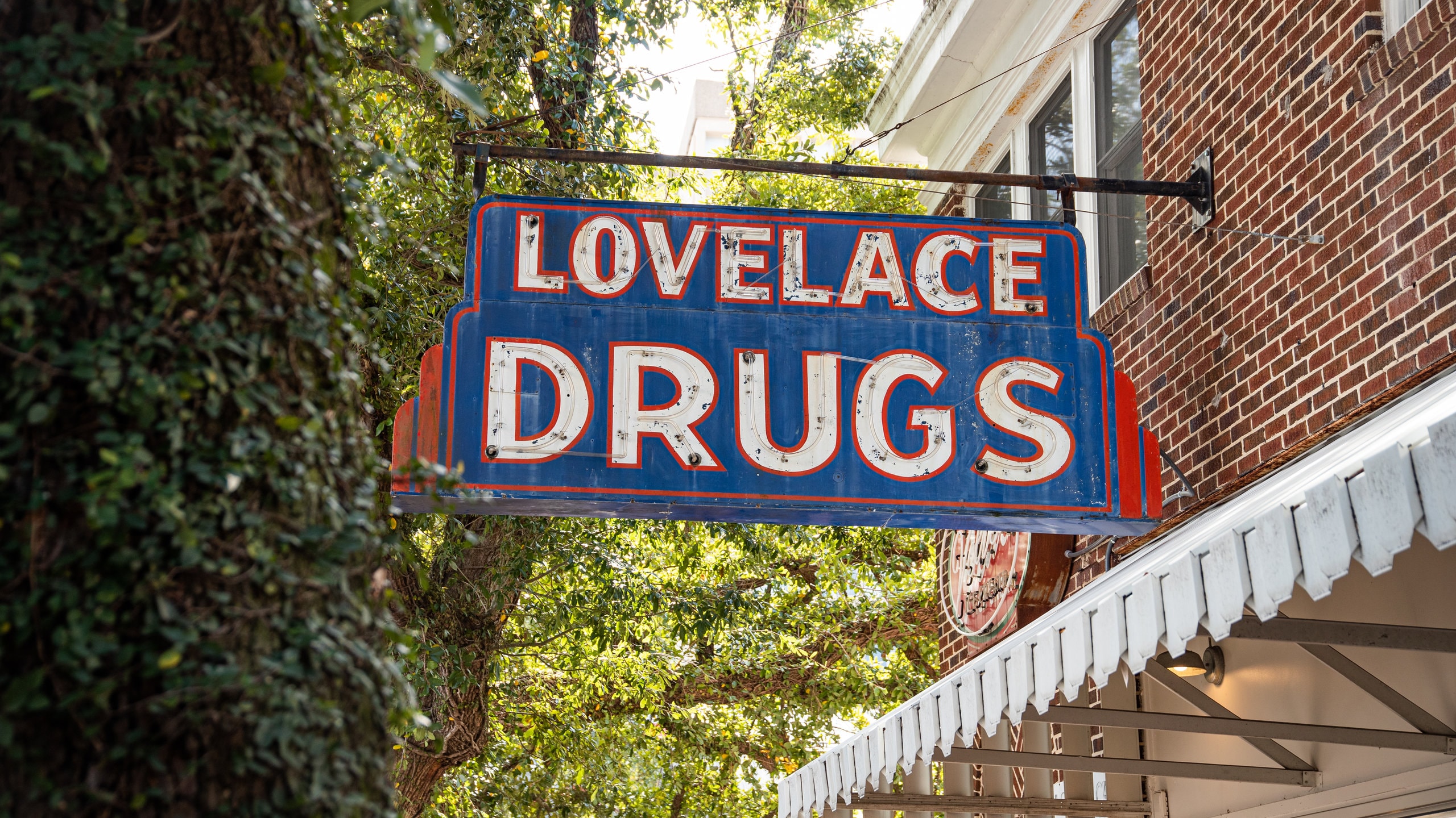 Ocean Springs which includes signage