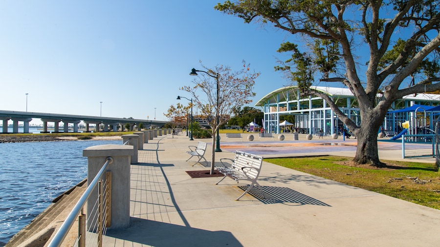 Point Cadet Plaza