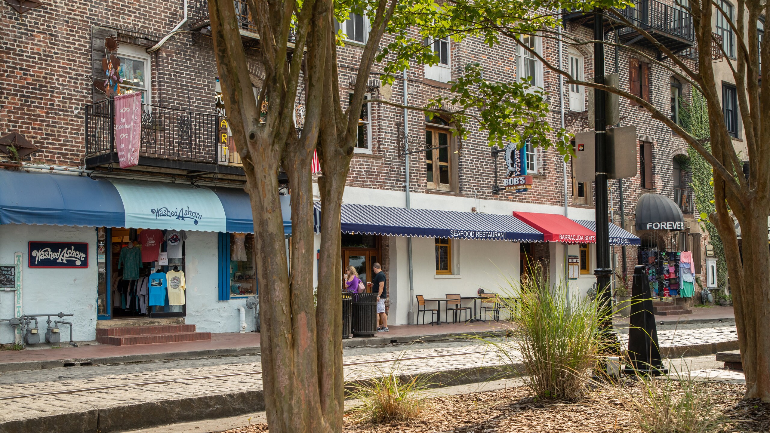 Rousakis Riverfront Plaza in Historic Downtown Savannah Tours and