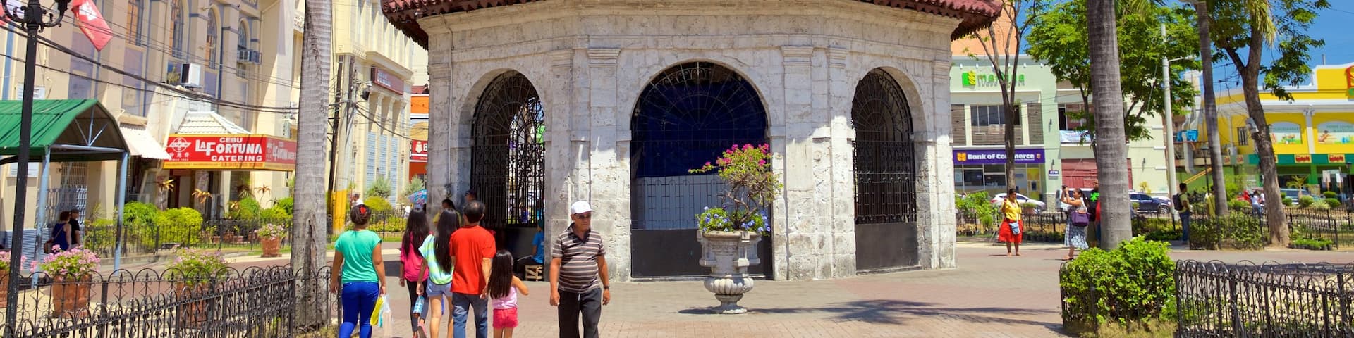 Magellan\'s Cross showing street scenes