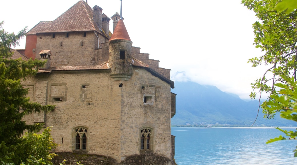 Chateau de Chillon showing a lake or waterhole, chateau or palace and heritage architecture