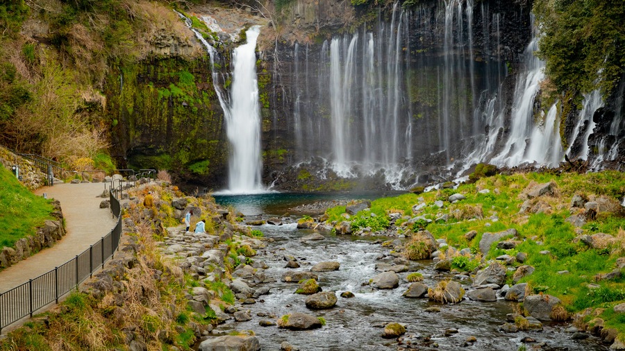 Fujinomiya showing a waterfall and a river or creek