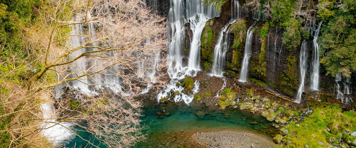 Shiraito Falls featuring a waterfall and landscape views