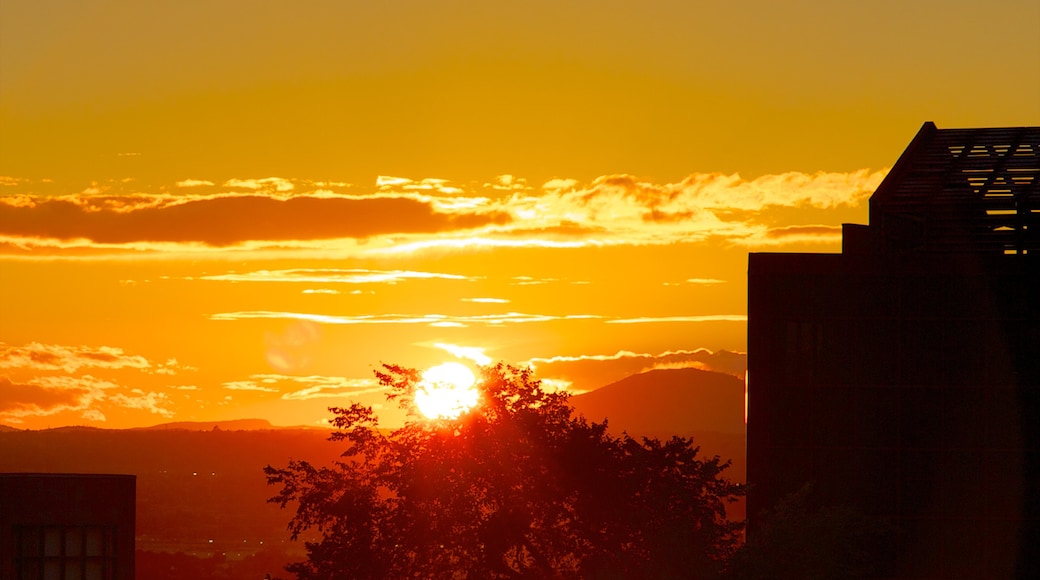 Oud Quebec bevat een zonsondergang