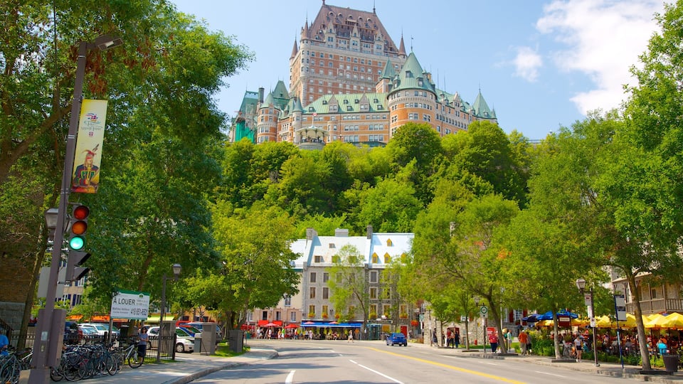 Old Quebec which includes a city, street scenes and skyline
