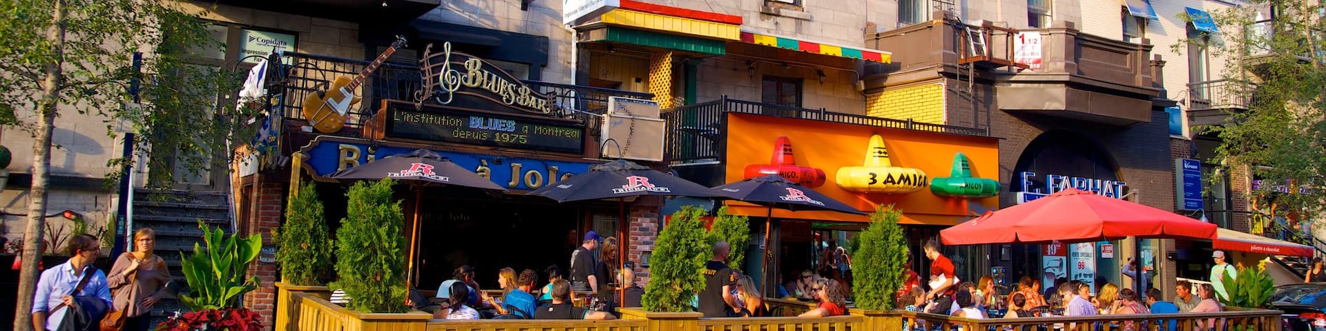 Latin Quarter which includes outdoor eating, cafe lifestyle and a city