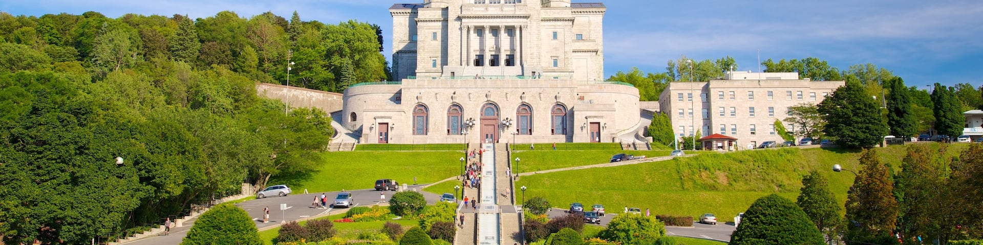 Saint Joseph\'s Oratory featuring religious aspects, chateau or palace and a church or cathedral