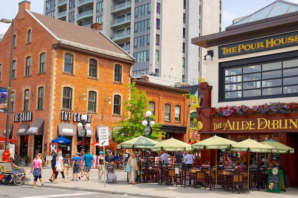 Byward Market welches beinhaltet Straßenszenen, Märkte und Essen im Freien