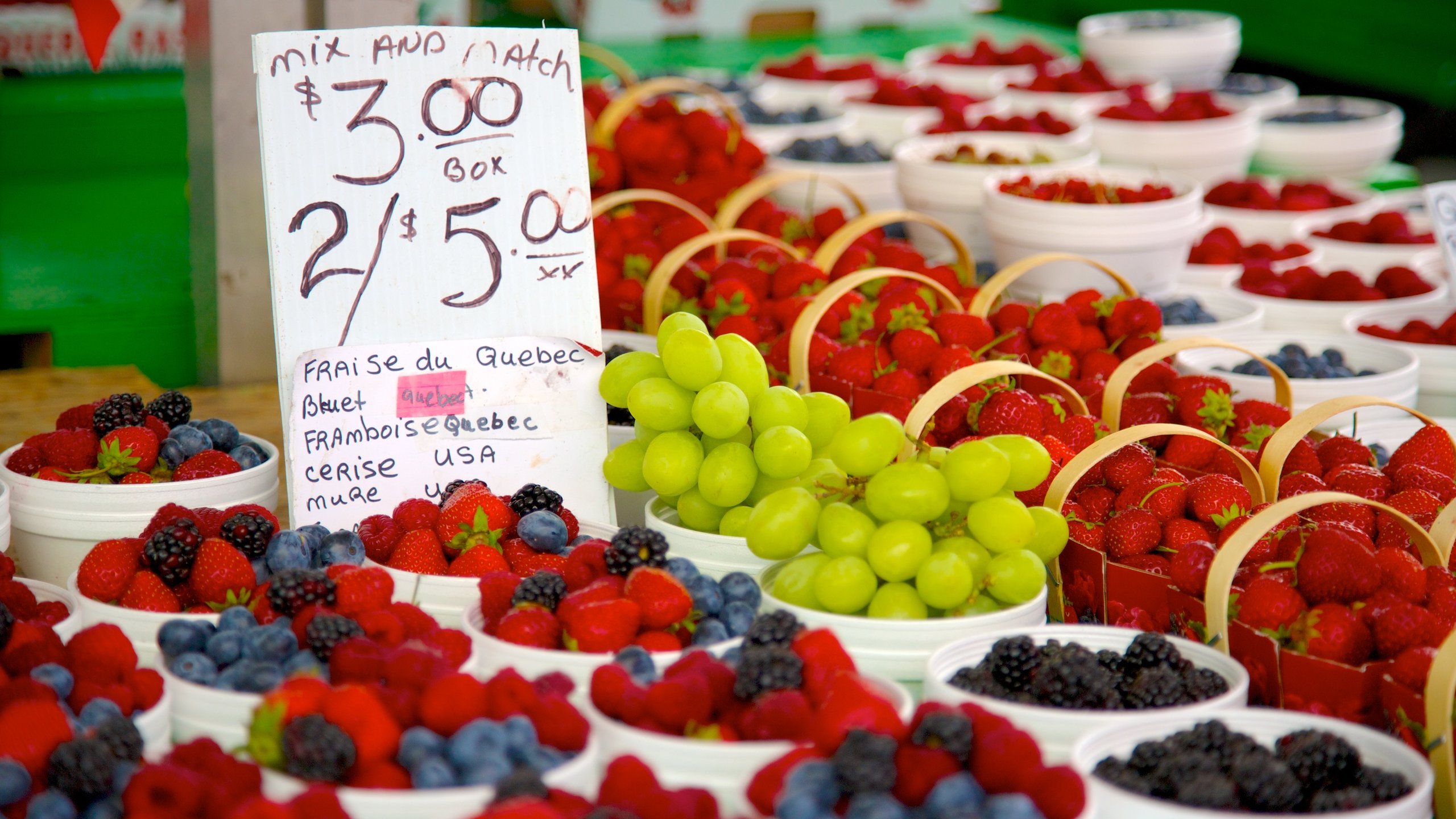 Byward Market featuring food, markets and signage