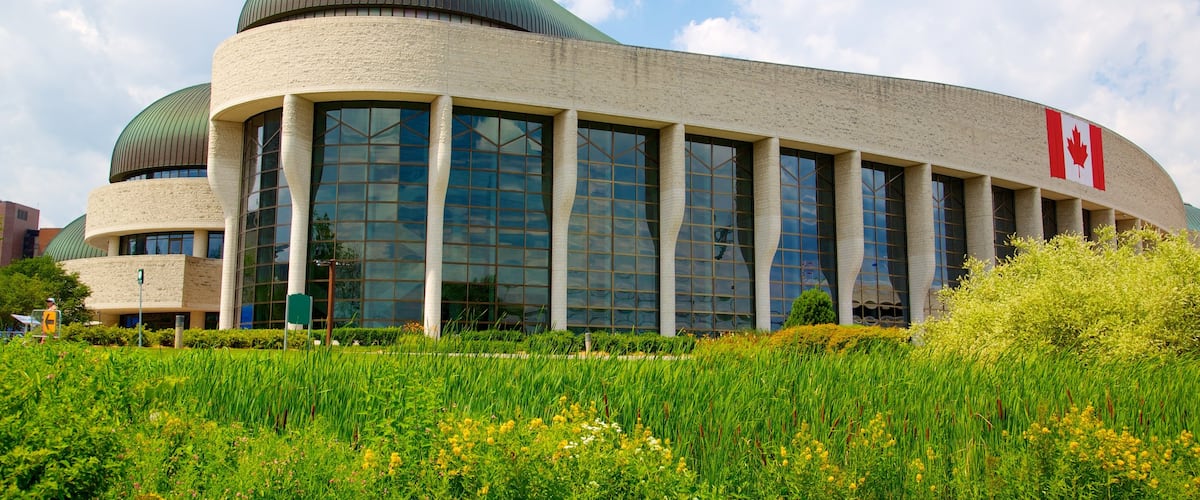 Canadian Museum of History which includes skyline and modern architecture
