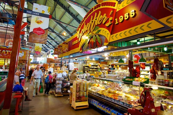 St. Lawrence Market mit einem Speisen, MĂ€rkte und Innenansichten