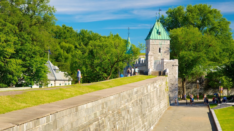 Old Quebec showing heritage architecture, a city and street scenes