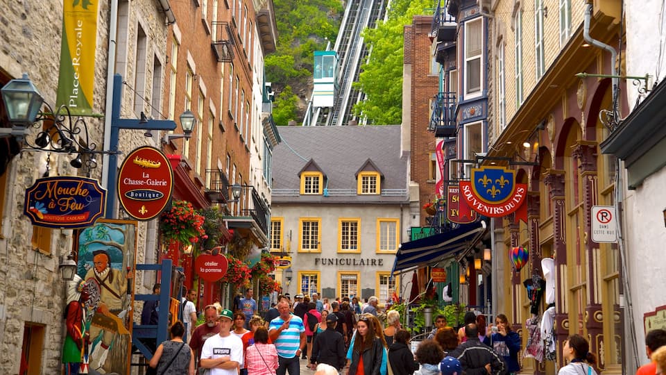 Casco antiguo de Quebec que incluye escenas urbanas, una ciudad y señalización