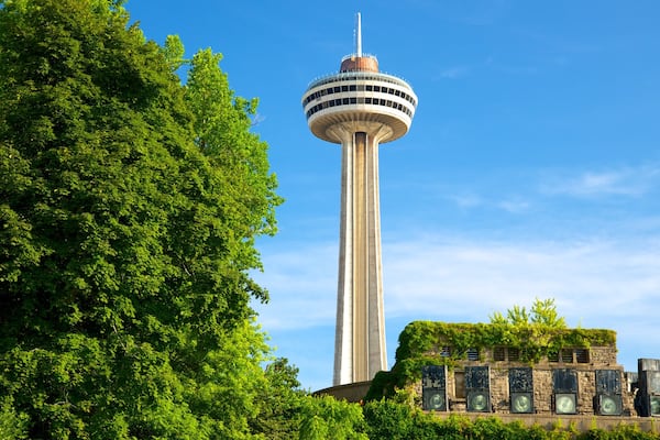 Skylon Tower montrant building et architecture moderne