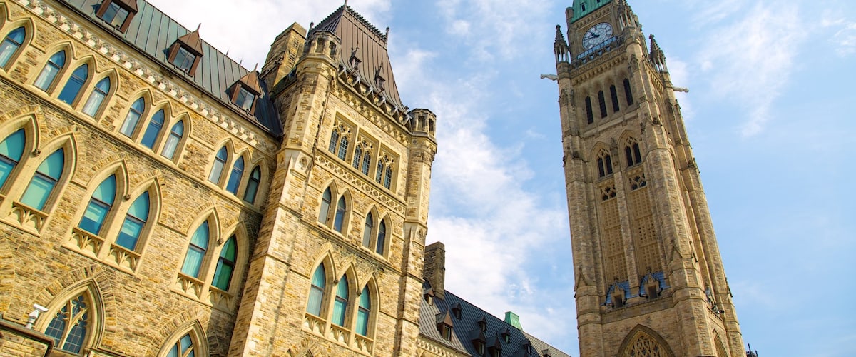 Parliament Hill que incluye patrimonio de arquitectura y un edificio administrativo