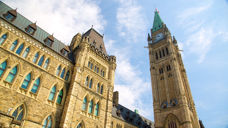 Parliament Hill og byder på en administrativ bygning og historiske bygningsværker