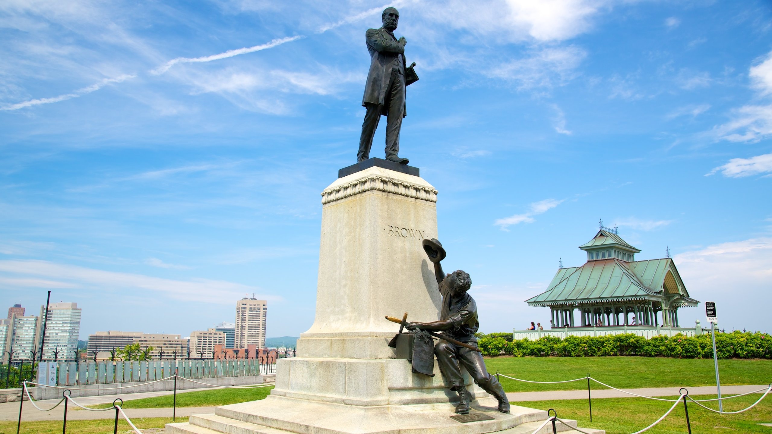 Parliament Hill which includes a statue or sculpture, a garden and a memorial